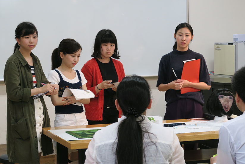 中間発表をする昭和女子大学生たち②