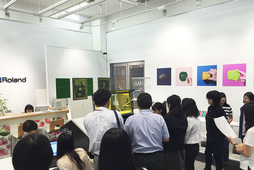 展示会来場者の様子