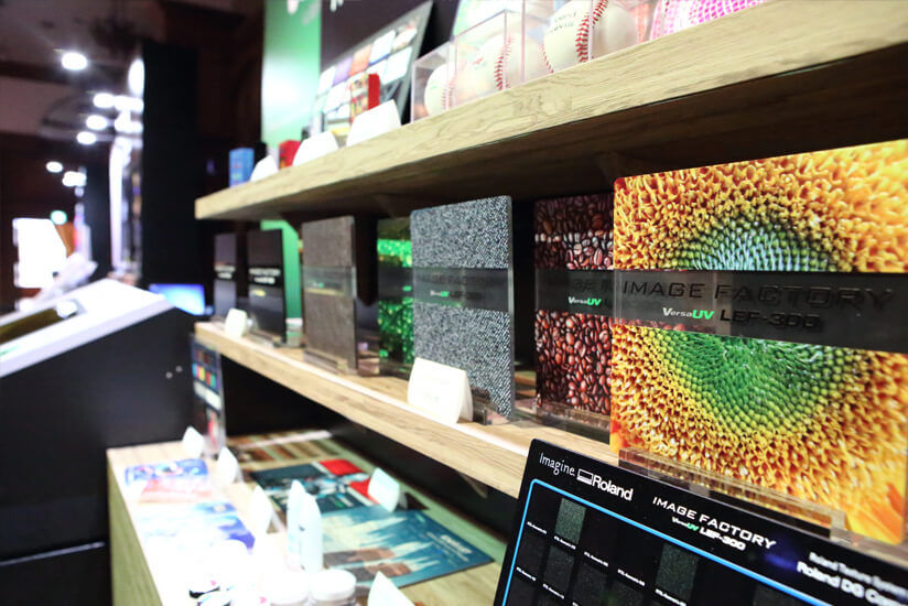 High-definition samples printed with UV-LED inkjet printers drew particular attention from guests.
