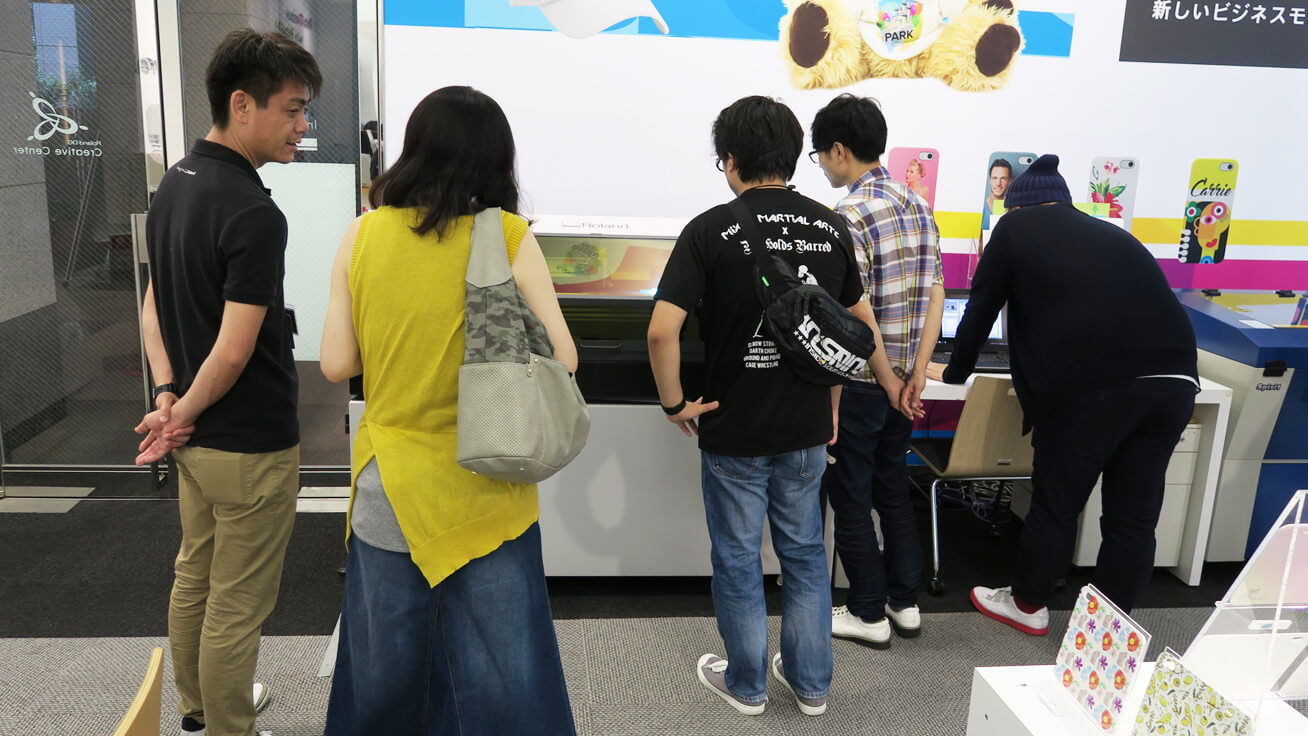 Visitors watched the UV printer in action with keen interest.