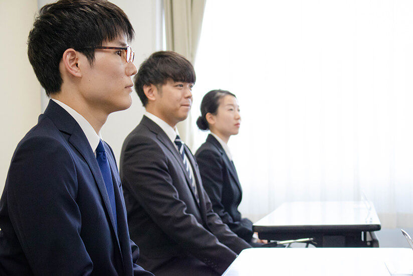 New employees listened carefully to the President’s greeting.