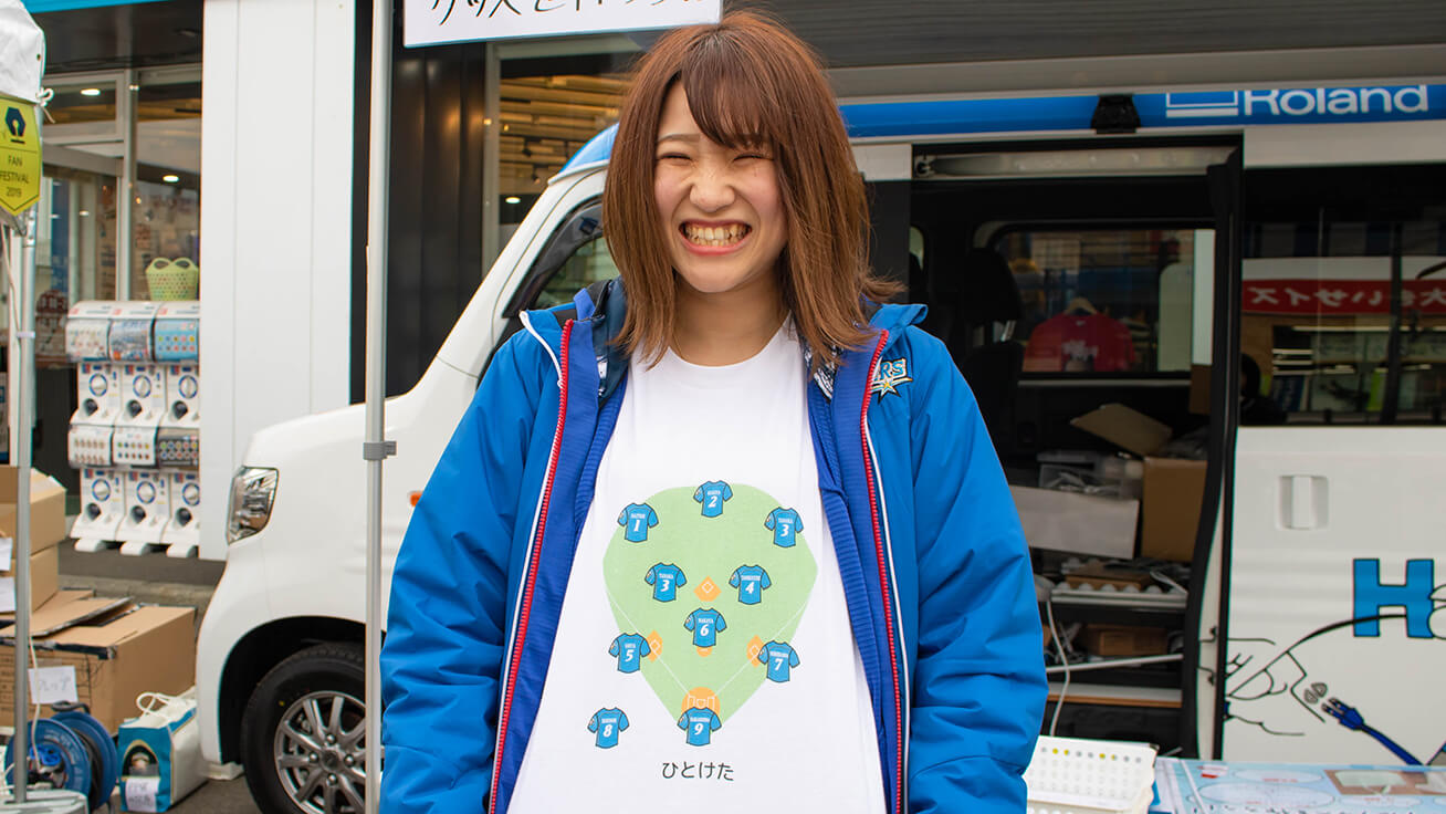 ストアスタッフの伊東優子さんは背番号がひと桁の選手だけを配置。「実際にはあり得ないポジションですが、面白いデザインができました!」