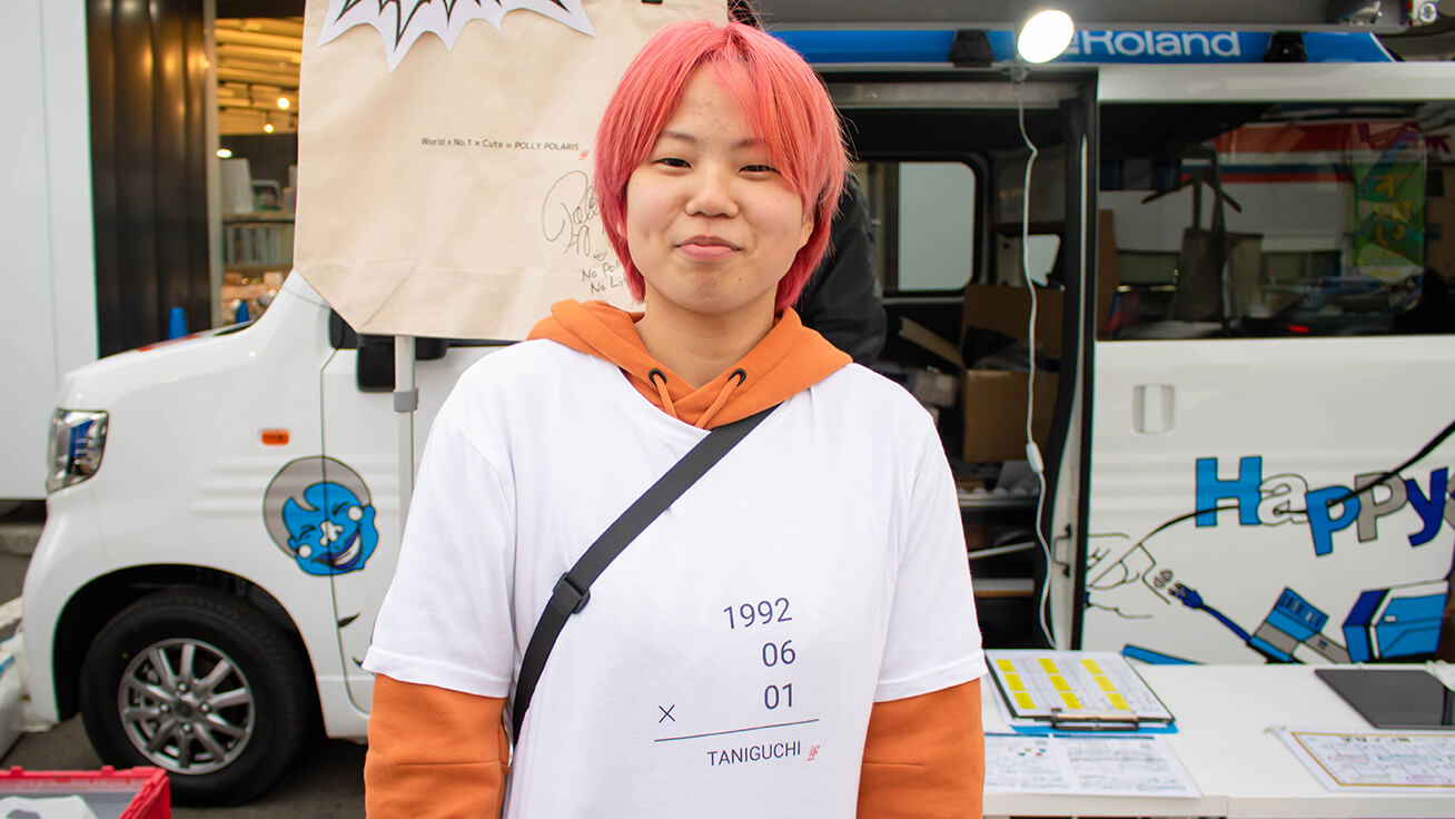スタッフの久岡里菜さんは大好きな谷口選手の誕生日をプリント