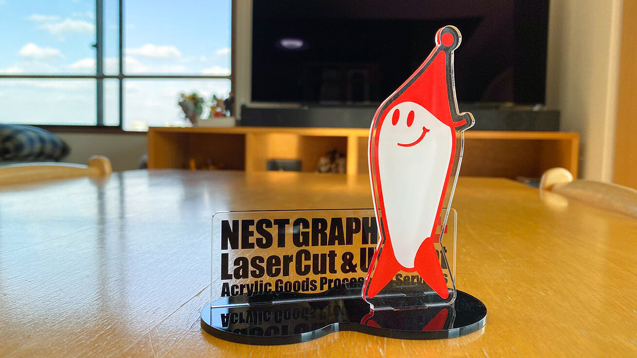 ネストグラフィックスのキャラクターをプリントしたアクリルスタンド