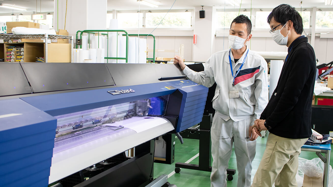 Gaining a better understanding of Roland DG’s main product line—inkjet printers.