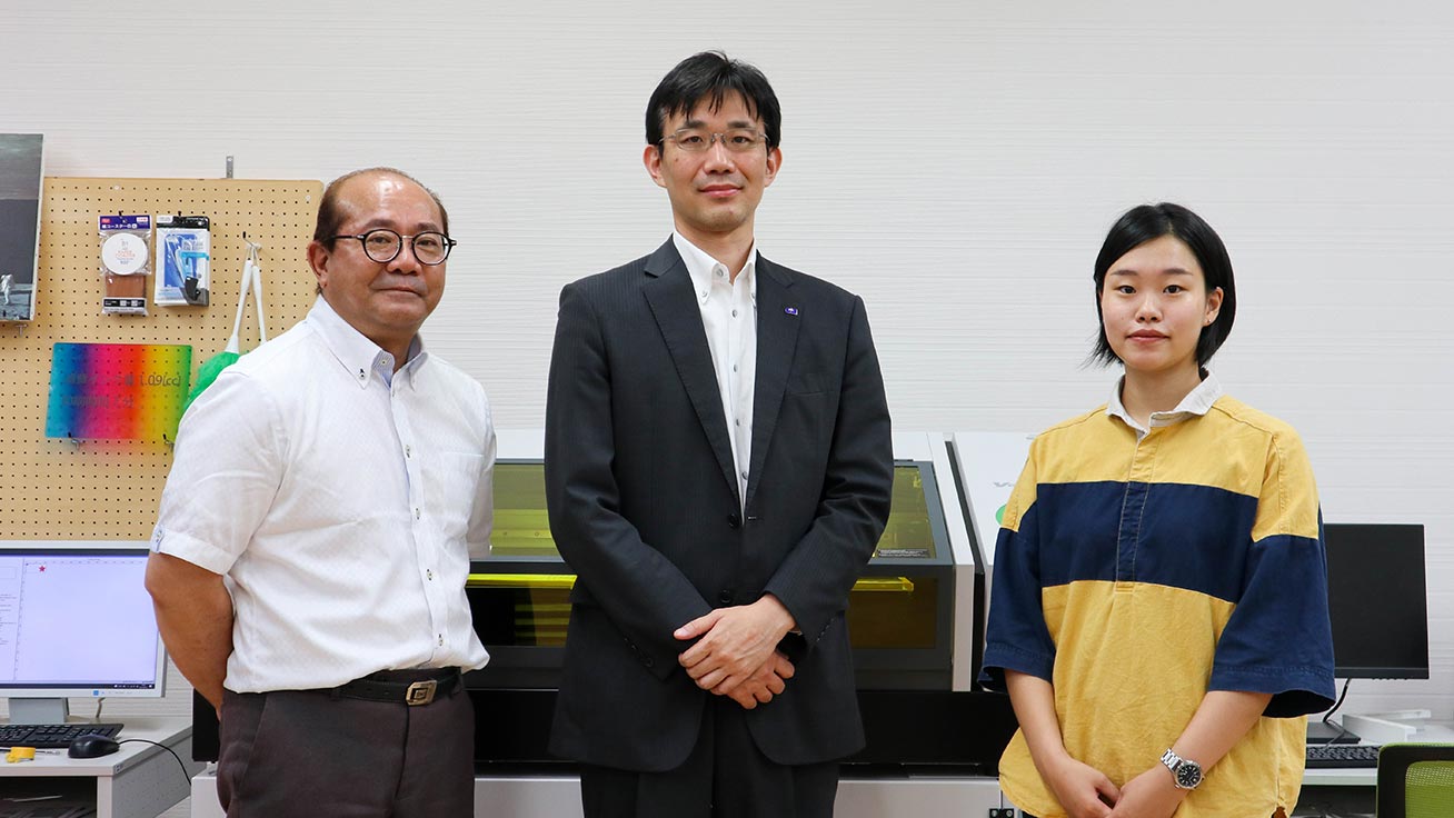 (左から)土田さん、竹本さん、佐藤さん