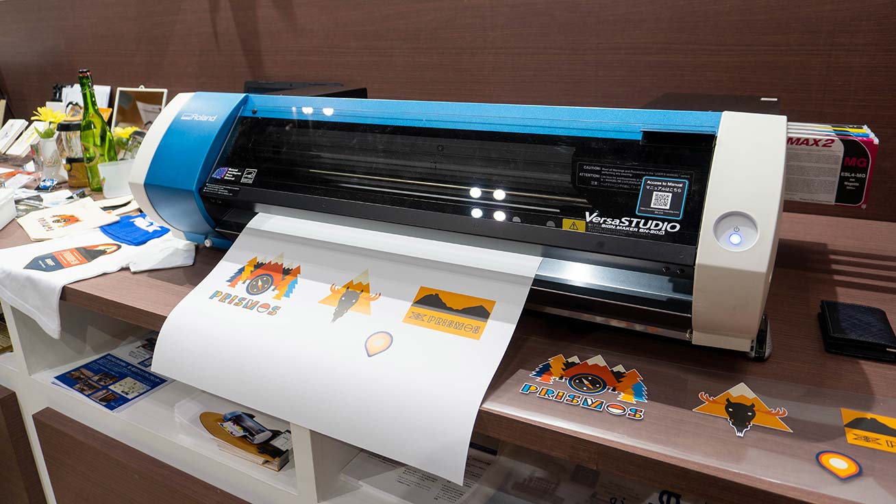 ステッカーなどを手軽に店頭や自宅で作れる小型プリンター「VersaSTUDIO BN-20A」