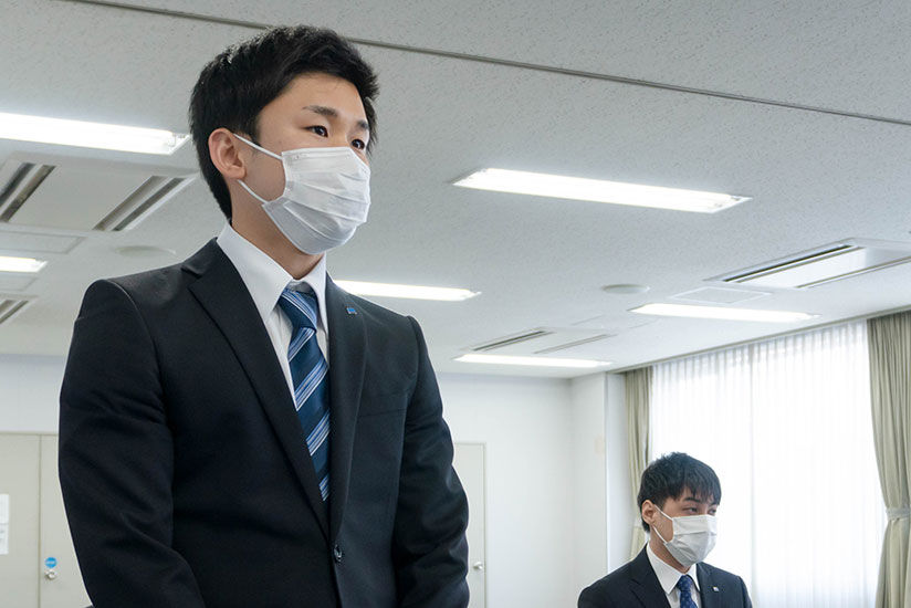 入社の決意を語る新入社員