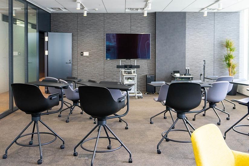 A seminar room is also available.