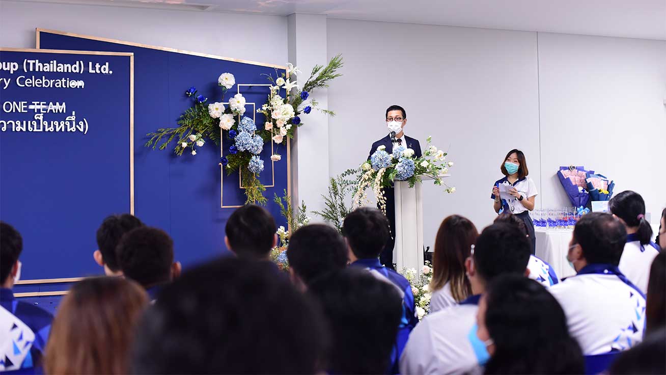 祝辞を述べる社長の田部