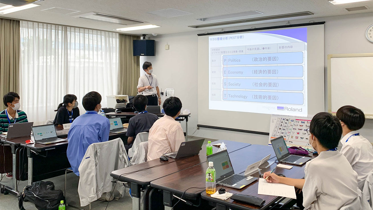 ビジネスフレームワークや思考法についての講義