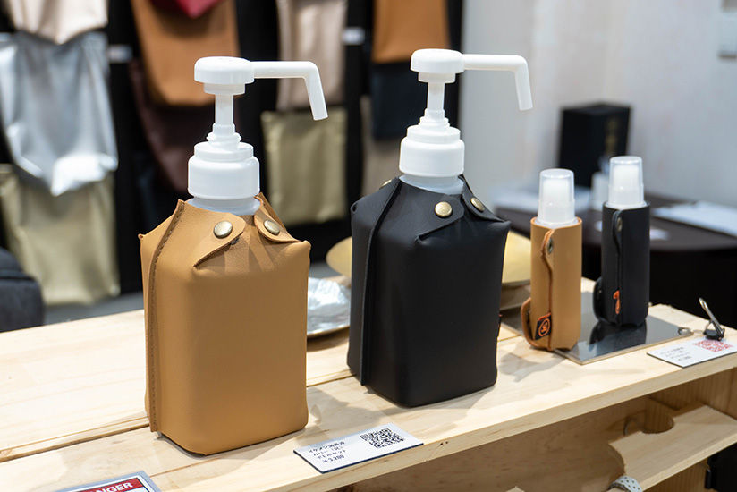 お店などの名入れもできる消毒液カバー