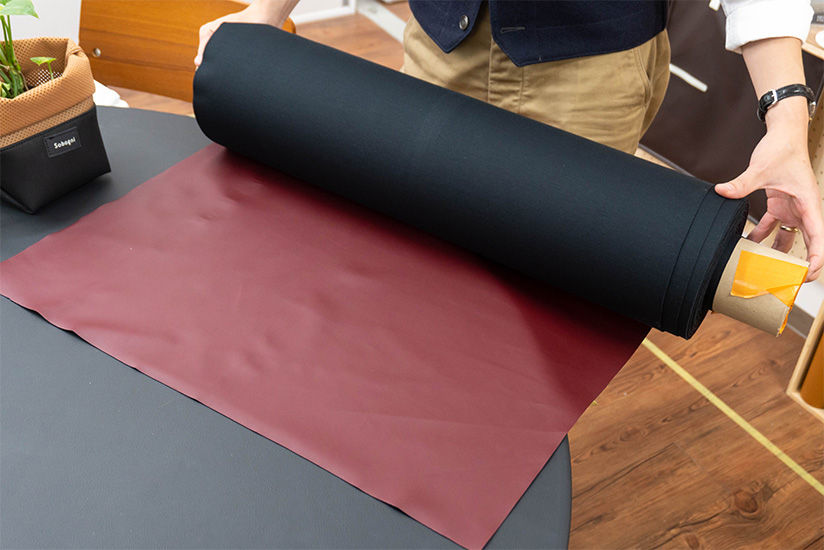 りんごの絞り粕からできた合成皮革