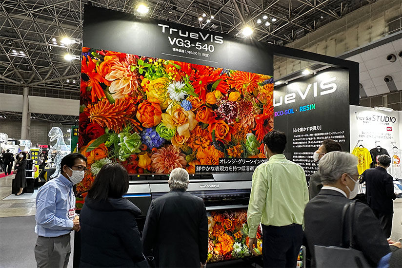 The booth for the VG3-640 eco-solvent printer