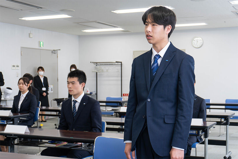 入社の決意を語る新入社員