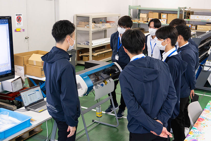 Compact sacoche shoulder bags were customized with the BN-20D Direct-To-Film (DTF transfer) desktop inkjet printer.