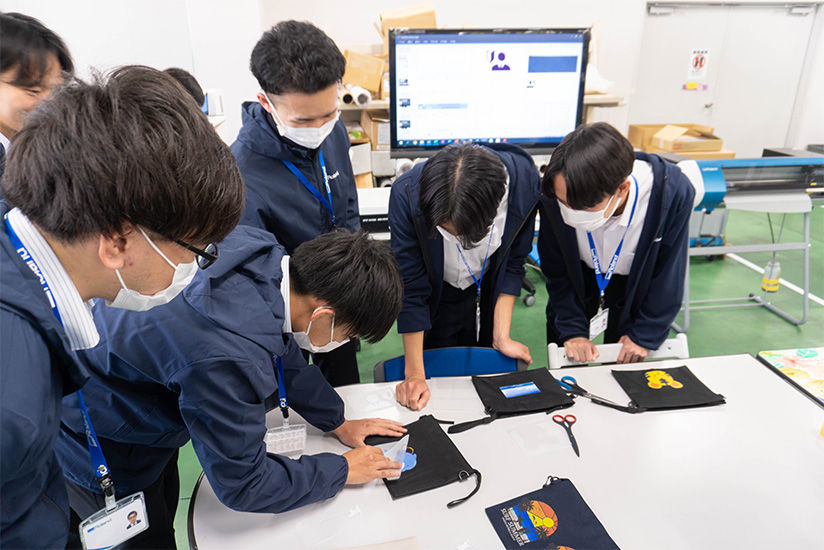 Experiencing the workflow from printing on a special film to transferring onto items