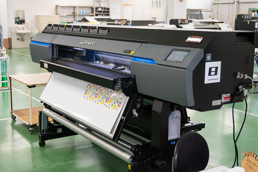 Demonstration of the VG3-540 inkjet printer/cutter