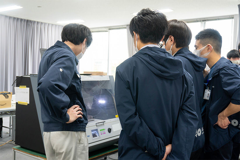 Demonstration of the MDX-50 3D milling machine