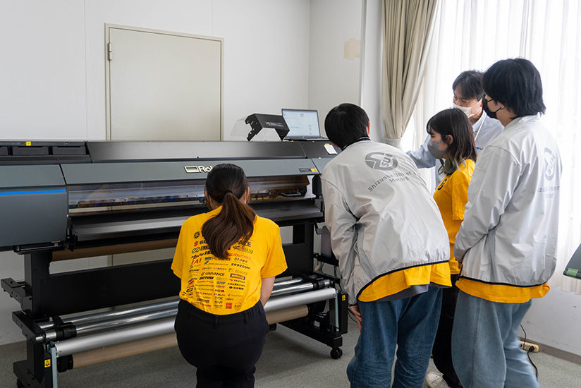 Production of vehicle stickers using the SG3-540 wide-format inkjet printer/cutter.