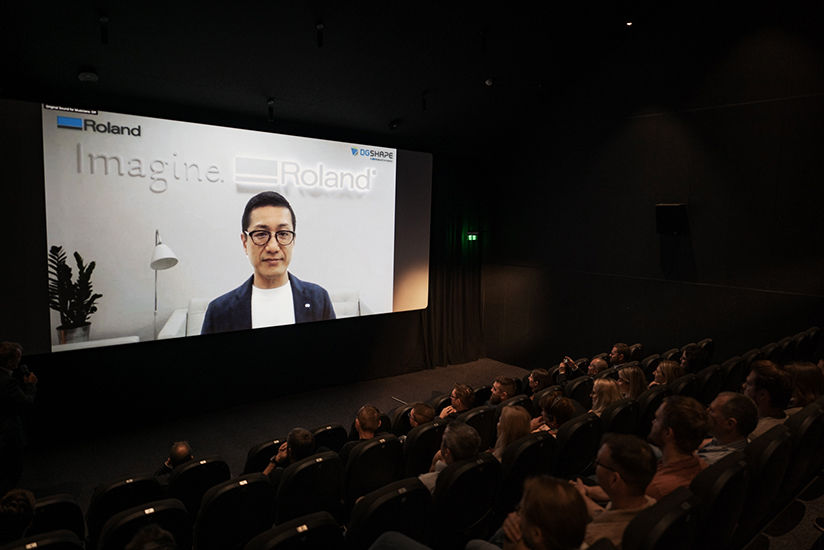 Kohei Tanabe reflected in the theater