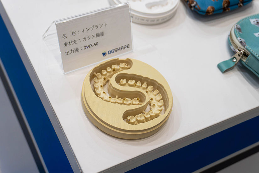 Implants milled with a dental milling machine