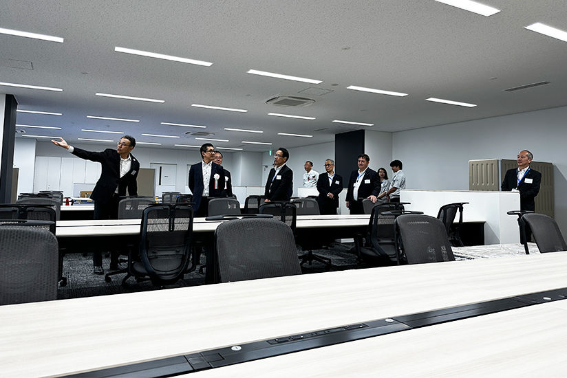 事務所内を見学