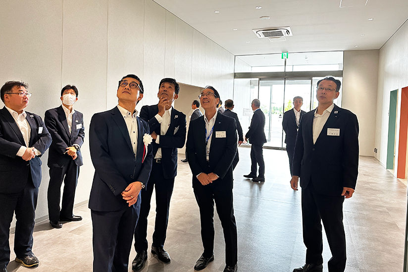 社用口エントランスを見学