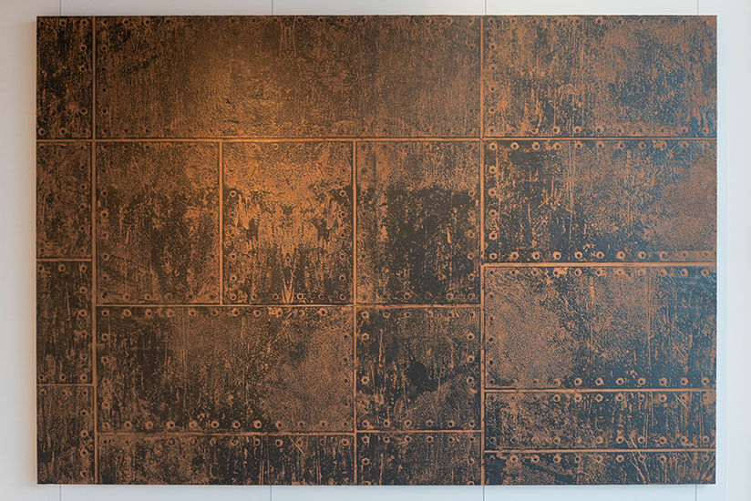 Expressive work that looks like iron plate