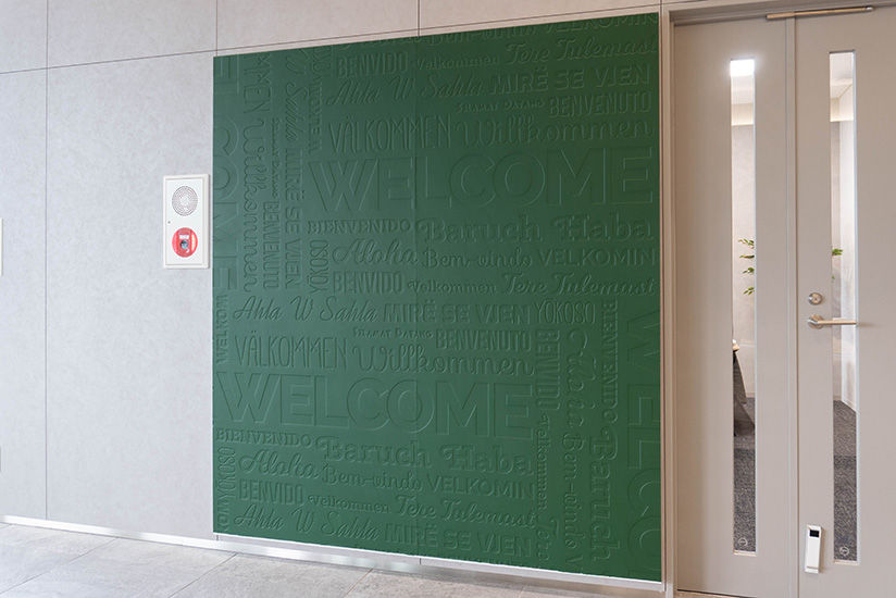 WELCOMEが浮かび上がる作品