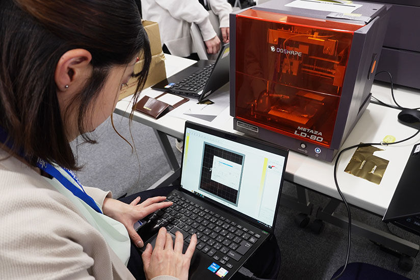 Creating a design for foil decoration