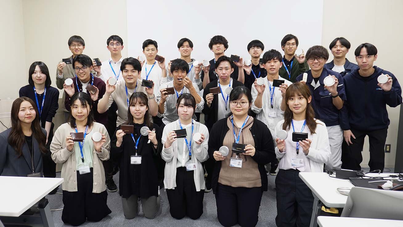 Commemorative photo with senior employees