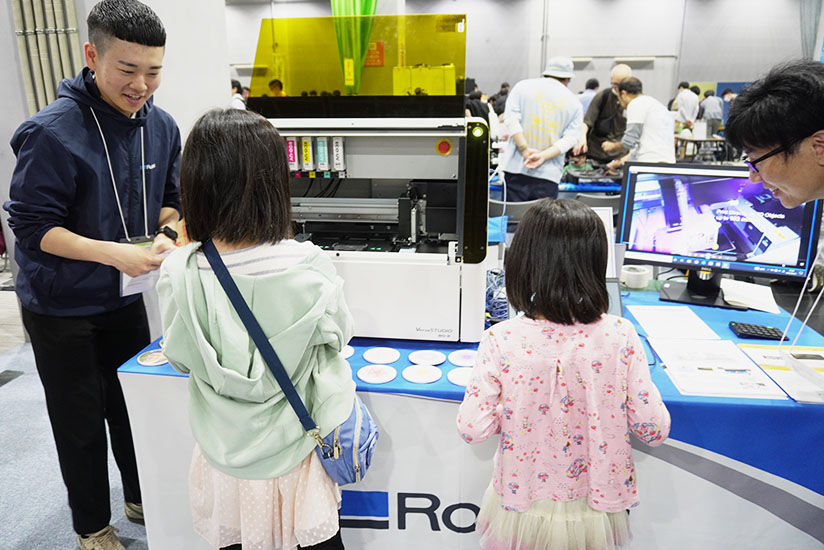 体験する子どもたち