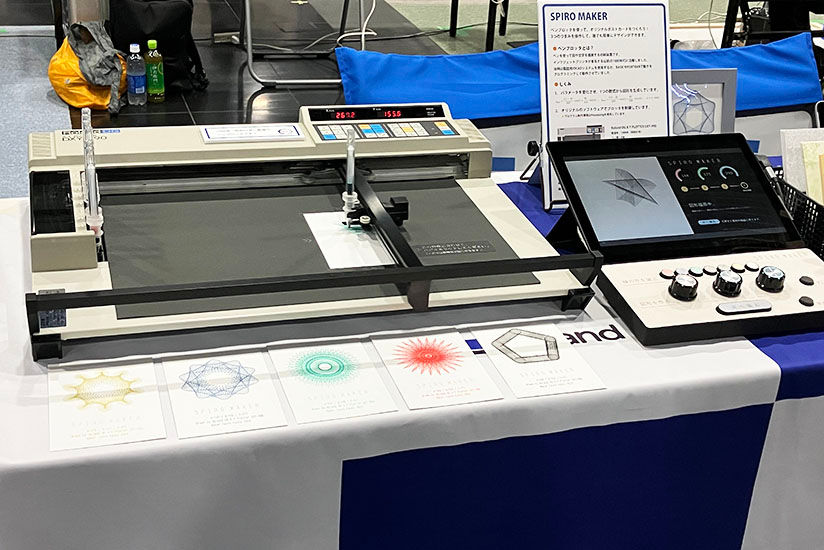 ペンを動かして描画するペンプロッタ