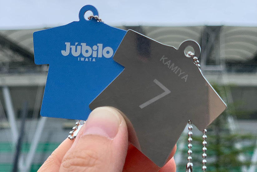 Uniform-shaped original keychains
