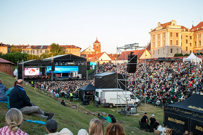 People relaxing and enjoying the music