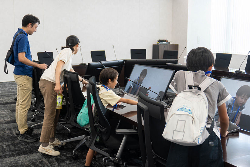 オンライン会議用の設備を見学