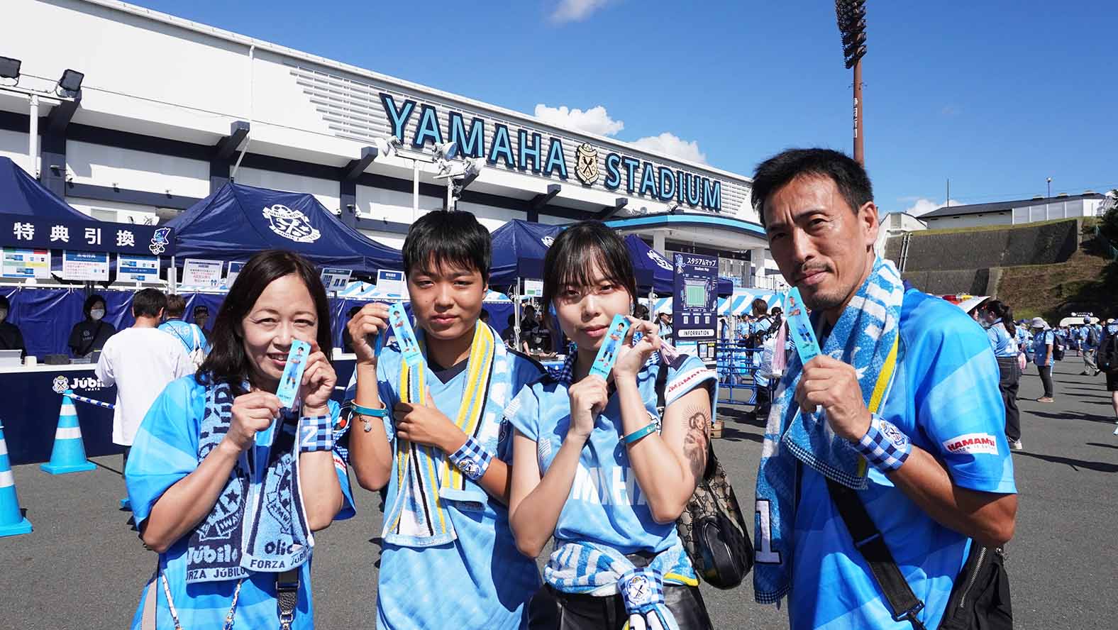 Supporters taking a commemorative photo with the original bookmark