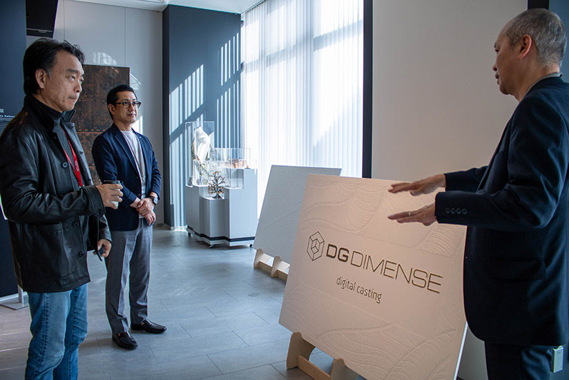 Introducing an artwork using DIMENSE’s embossing on a concrete mold