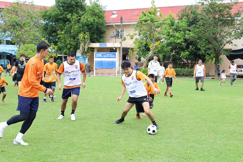 Playing game-style soccer