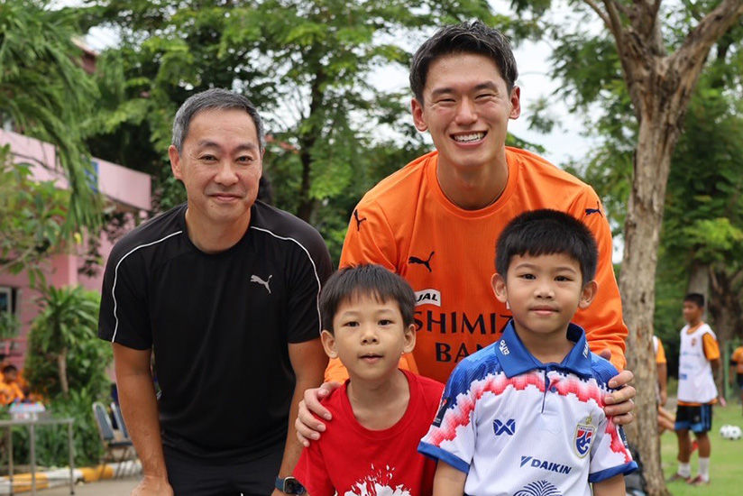 Group photo with Yuya Oki