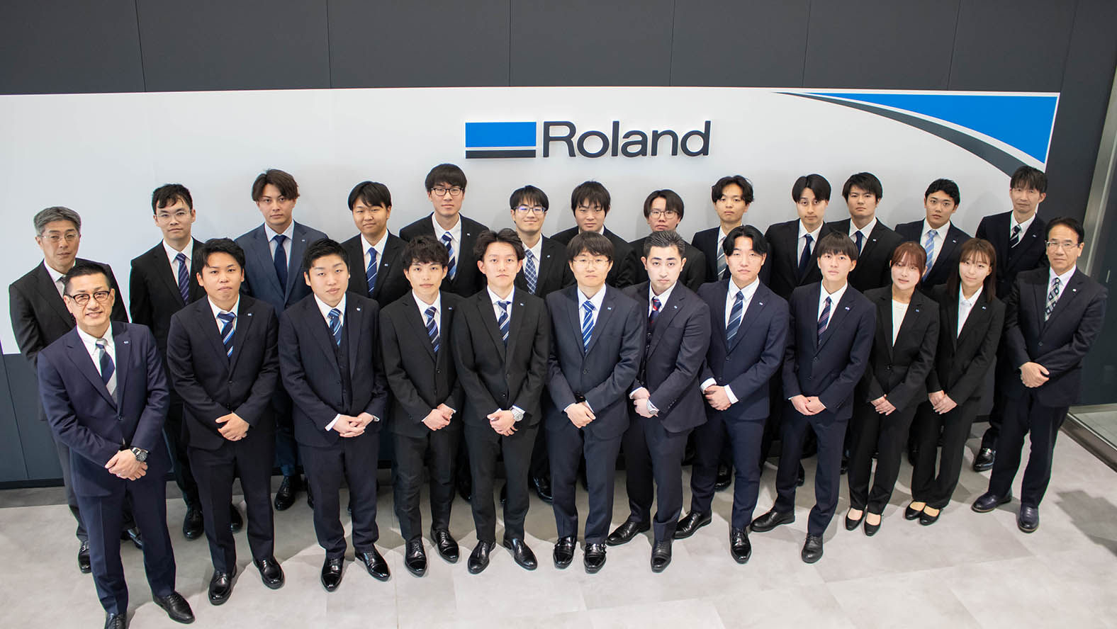 Group photo of Roland DG's new employees