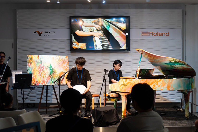 Performance with the art-wrapped piano and a Mood Pan