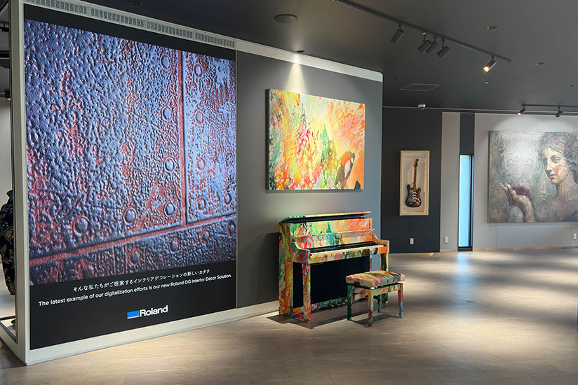 アートピアノとエンボスキャンバスの作品