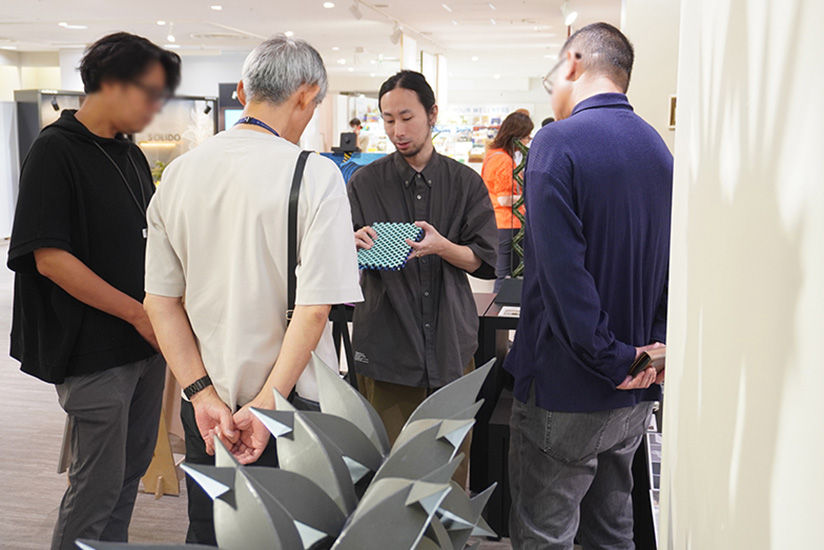 Explanation to visitor