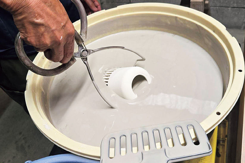 施釉し、二次焼成