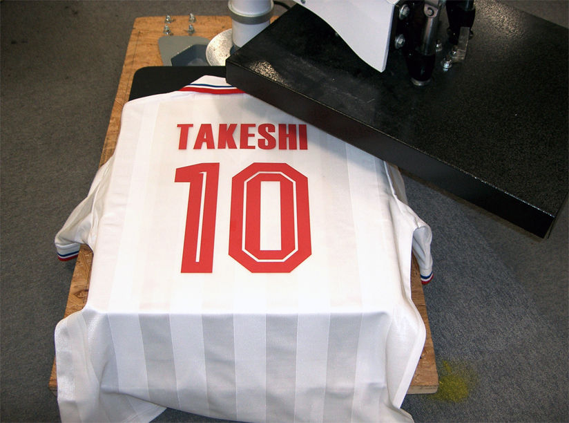 3. ヒートプレス機にセットし、圧着・加熱