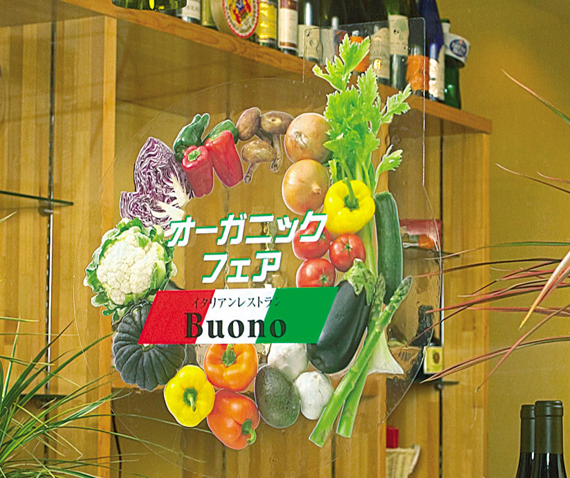 透明素材を活かしたディスプレイ