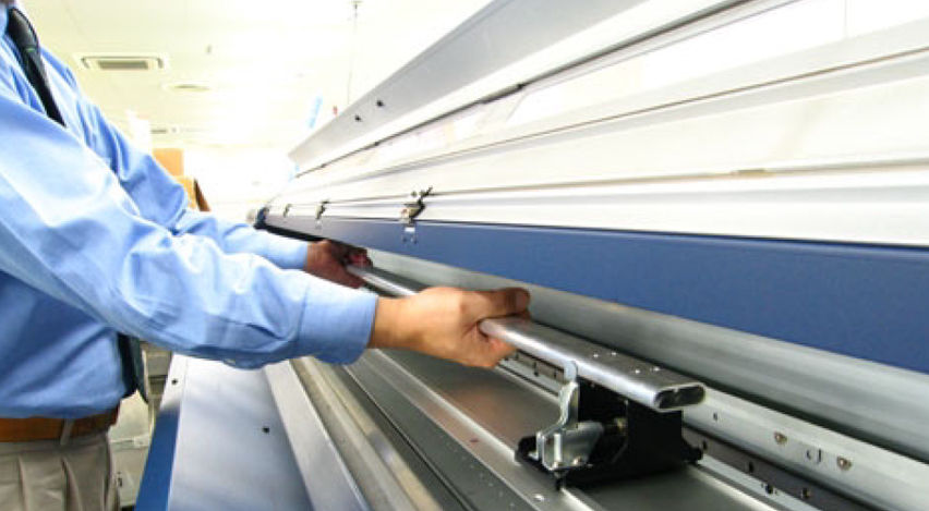 専用の取手が付属しており、容易に着脱可能