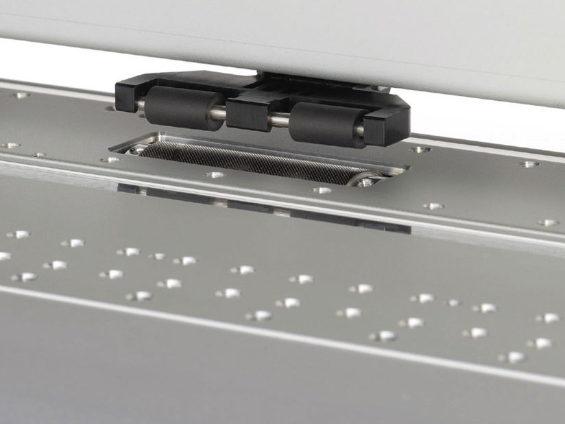 ピンチローラー、グリッドローラーを細部まで見直し、メディアの搬送精度を高めました。